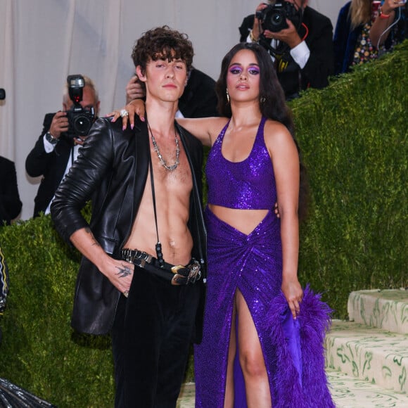 Shawn Mendes et Camila Cabello assistent au Met Gala 2021, vernissage de l'exposition "Celebrating In America: A Lexicon Of Fashion" au Metropolitan Museum of Art. New York, le 13 septembre 2021.