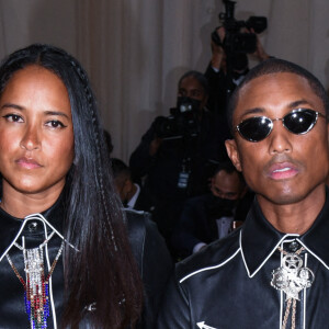 Pharrell Williams et son épouse Helen Lasichanh assistent au Met Gala 2021, vernissage de l'exposition "Celebrating In America: A Lexicon Of Fashion" au Metropolitan Museum of Art. New York, le 13 septembre 2021.