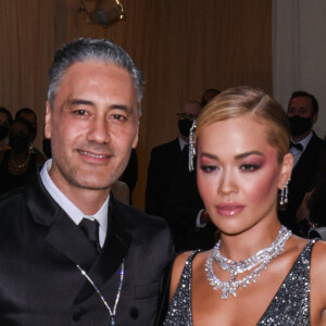 Tai Waikiki et Rita Ora assistent au Met Gala 2021, vernissage de l'exposition "Celebrating In America: A Lexicon Of Fashion" au Metropolitan Museum of Art. New York, le 13 septembre 2021.