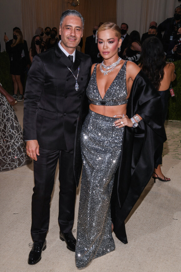 Tai Waikiki et Rita Ora assistent au Met Gala 2021, vernissage de l'exposition "Celebrating In America: A Lexicon Of Fashion" au Metropolitan Museum of Art. New York, le 13 septembre 2021.