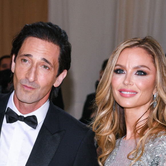Adrien Brody et sa compagne Georgina Chapman assistent au Met Gala 2021, vernissage de l'exposition "Celebrating In America: A Lexicon Of Fashion" au Metropolitan Museum of Art. New York, le 13 septembre 2021.