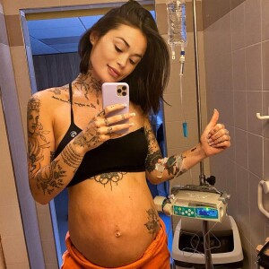Claire Tomek enceinte, elle a dû être hospitalisée