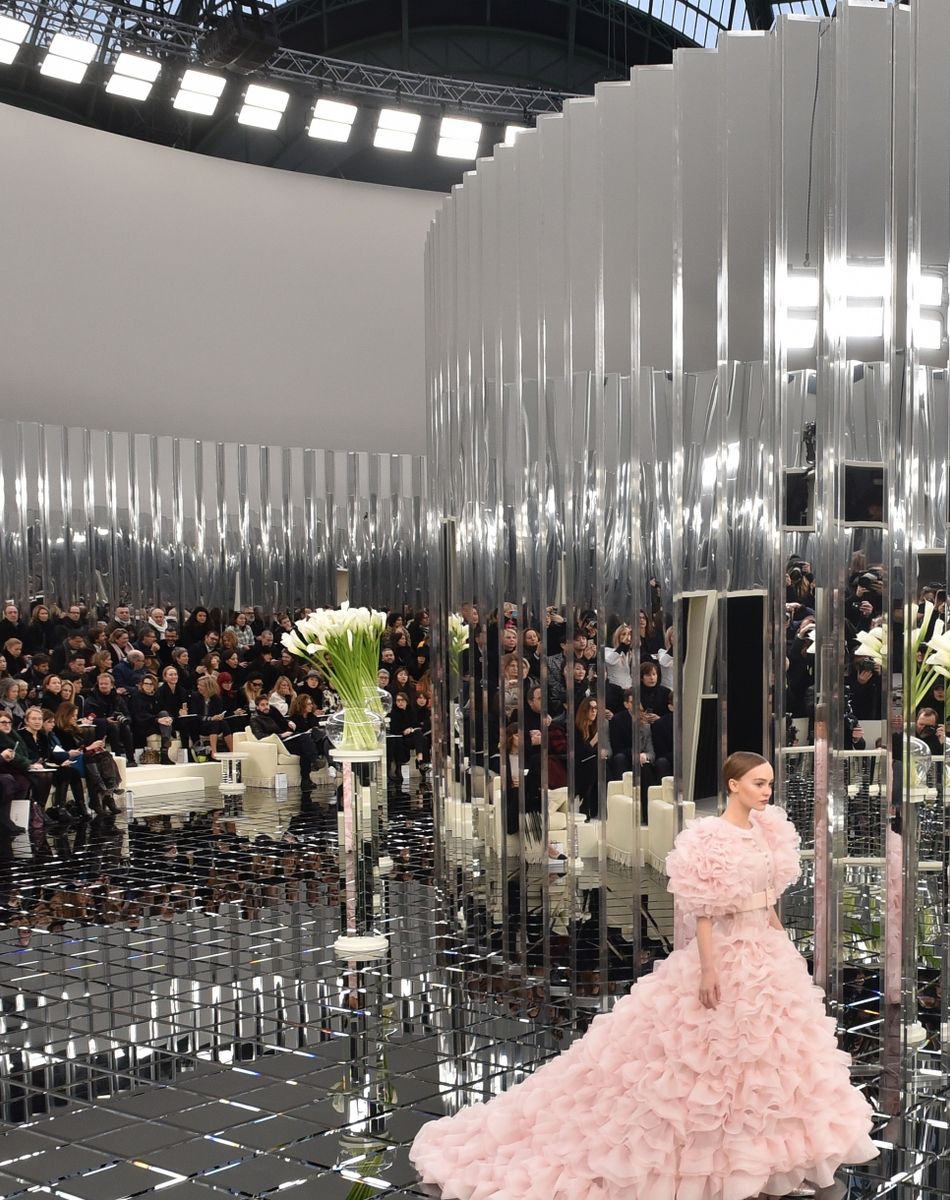 Défilé de mode "Chanel", collection Haute-Couture printemps-été 2017 au Grand Palais à Paris. Le 24 janvier 2017.