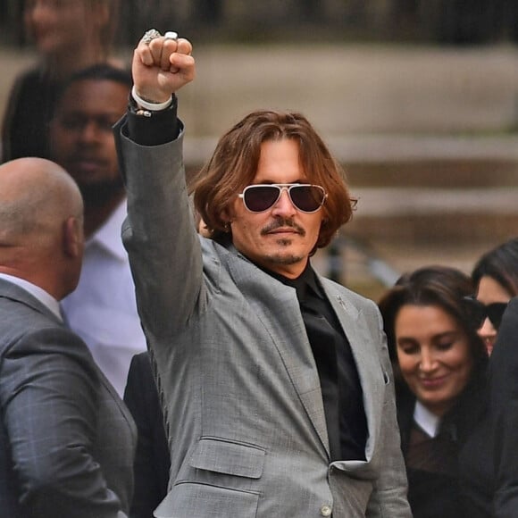 Johnny Depp la sortie de la Cour royale de justice à Londres le dernier jour du procès en diffamation contre le magazine The Sun Newspaper, le 28 juillet 2020.