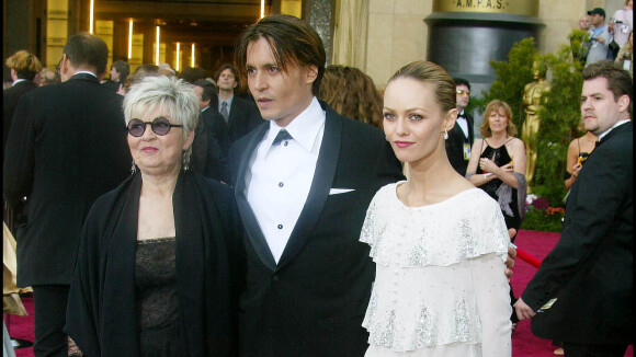Johnny Depp abandonné par sa mère à l'adolescence ? De surprenants documents refont surface