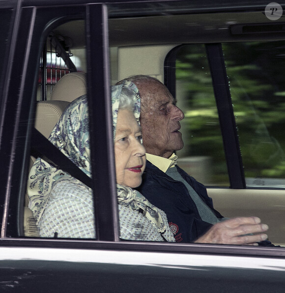 La reine Elizabeth II d'Angleterre, le prince Philip, duc d'Edimbourg, arrivent à Balmoral Castle pour leurs vacances d'été en Ecosse, le 4 août 2020.