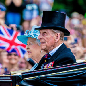 Le prince Philip, duc d'Edimbourg, pendant le défilé Trooping the Colour avec la reine Elisabeth II d'Angleterre.