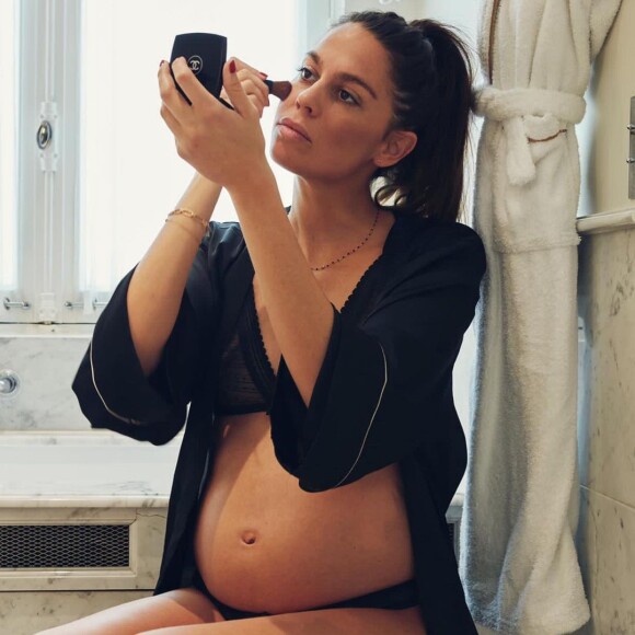 Elsa Leeb enceinte de 6 mois sur Instagram. Le 24 août 2021.