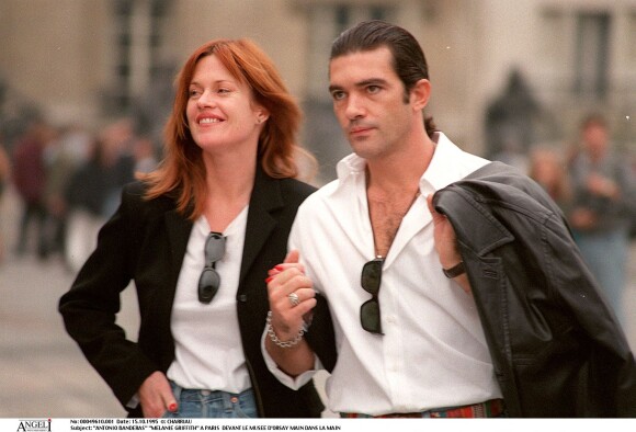 Antonio Banderas et Melanie Griffith à Paris devant le Musée d'Orsay.