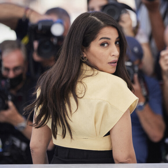 Leïla Bekhti au photocall du film Les Intranquilles lors du 74ème festival international du film de Cannes le 17 juillet 2021 © Borde / Jacovides / Moreau / Bestimage 