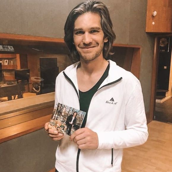 Amaury Vassili sur Instagram.