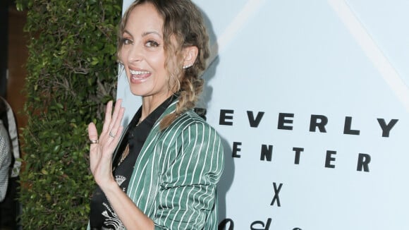 Nicole Richie en feu : ses cheveux s'embrasent en pleine soirée d'anniversaire