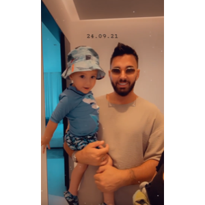 Thomas Vergara et son fils Milann prêts pour le parc aquatique.