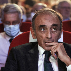 Le polémiste d'extrême droite français Eric Zemmour participe à la réunion "La Journée des Conservateurs" organisée pour discuter de la place de la droite dans les débats politiques à Asnières, près de Paris, France, 26 septembre 2021.