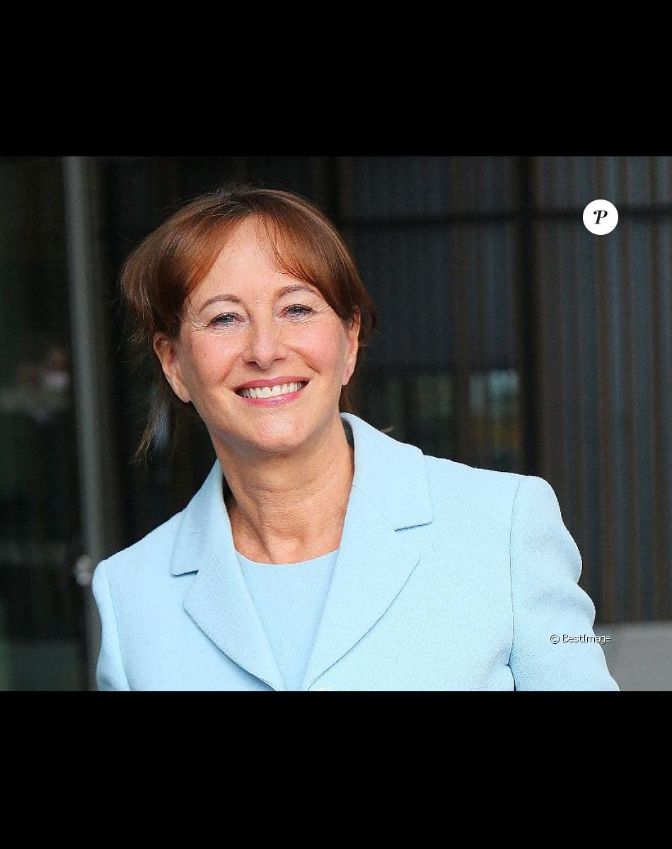 Exclusif - Ségolène Royal à la sortie des studios de BFM Tv après son entretien avec Jean-Jacques Bourdin le 18 septembre 2020.