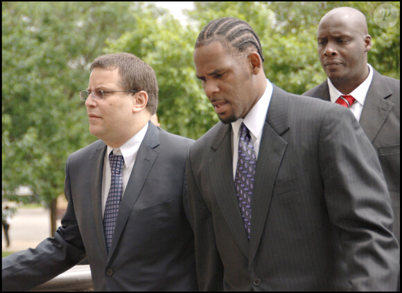 R. Kelly arrivant à son procès pour pédophilie en 2008.