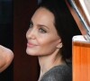 Angelina Jolie et l'artiste français JR vont au restaurant en bateau-taxi à Venise.