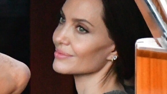 Angelina Jolie en couple avec The Weeknd ? Le chanteur déjà très proche d'une autre femme...