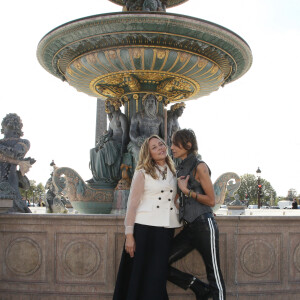 Exclusif - L'actrice Américaine Maria Bello après le défile Dior au Jardin des Tuileries pose pour notre photographe place de la Concorde à Paris, France, le 28 septembre 2021. © Denis Guignebourg/BestImage