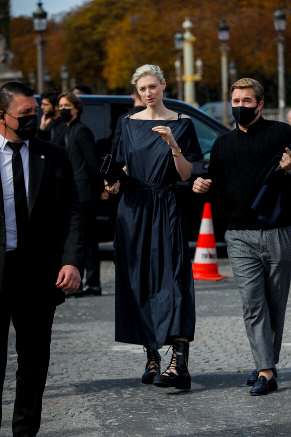 Elizabeth Debicki - Arrivées au défilé de mode Dior lors de la la Fashion Week printemps/été 2022 de Paris, France, le 28 septembre 2021. © Clovis-Veeren/Bestimage