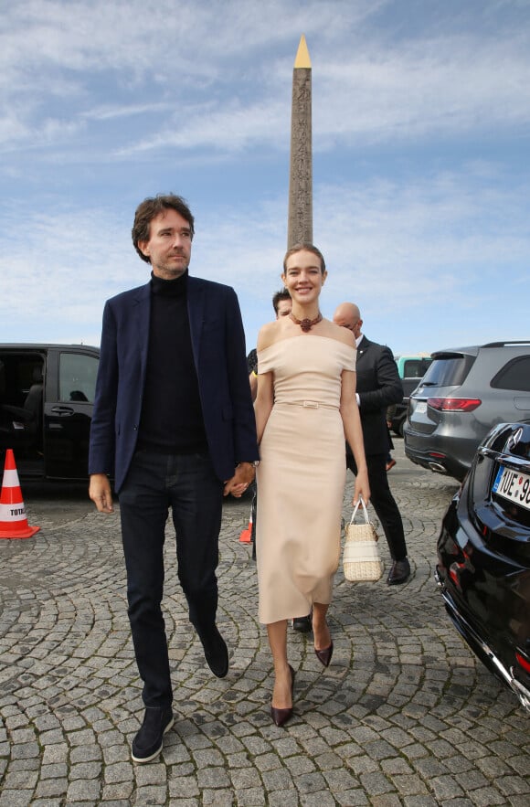 Natalia Vodianova et son mari Antoine Arnault - Arrivées au défilé de mode Dior lors de la la Fashion Week printemps/été 2022 de Paris, France, le 28 septembre 2021. © Denis Guignebourg/Bestimage