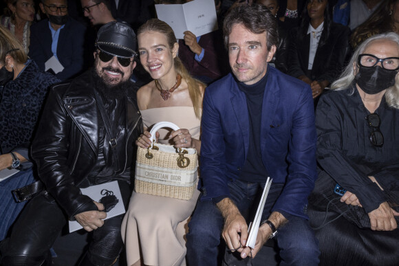 Natalia Vodianova et son mari Antoine Arnault au Front row du défilé de mode Dior lors de la Fashion Week printemps/été 2022 de Paris, France, le 28 septembre 2021. Olivier Borde/Bestimage