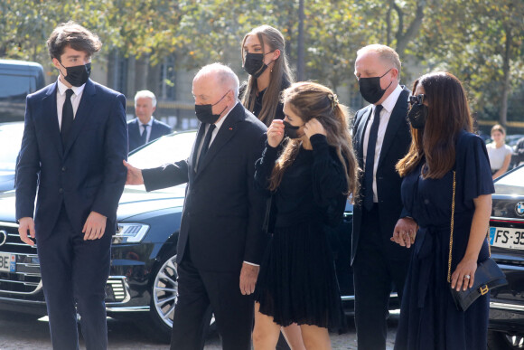 Mathilde Pinault, François-Henri Pinault et sa femme Salma Hayek - Obsèques de Florence Rogers-Pinault en l'Église Saint-Sulpice à Paris, le 8 septembre 2021.
