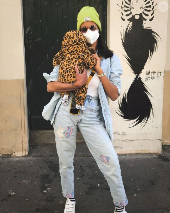Sortie masquée pour Shy'm et son petit garçon. Instagram. Mai 2021.