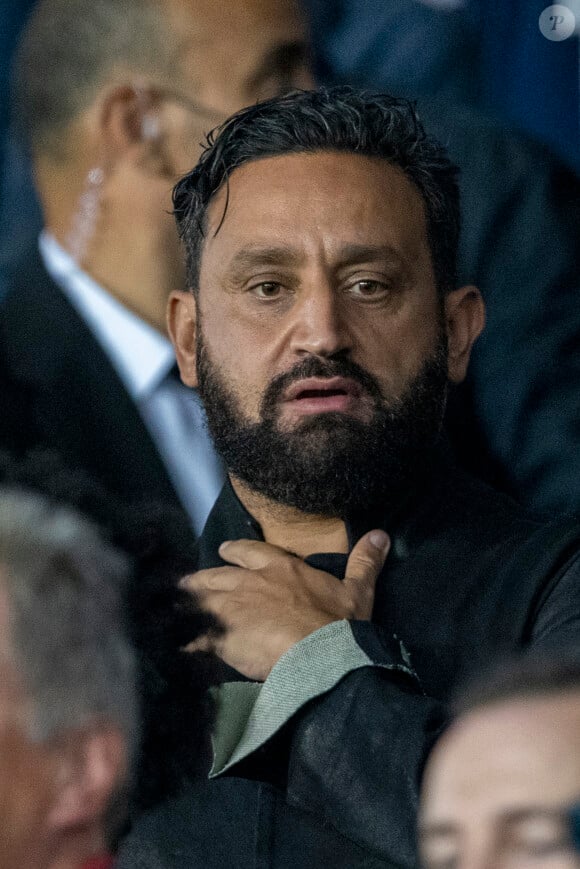 Cyril Hanouna - People au match de football ligue 1 Uber Eats PSG - Montpellier (2-0) au Parc des Princes à Paris le 25 septembre 2021