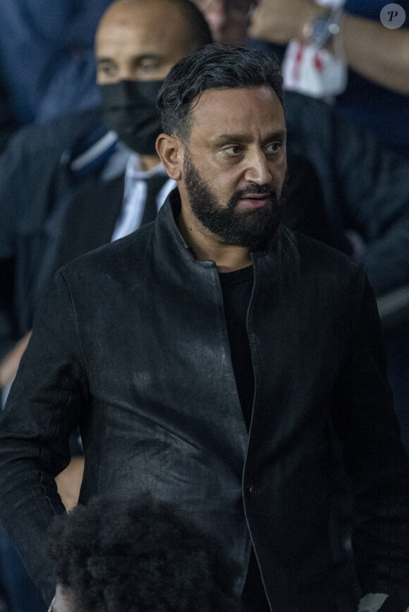 Cyril Hanouna - People au match de football ligue 1 Uber Eats PSG - Montpellier (2-0) au Parc des Princes à Paris le 25 septembre 2021