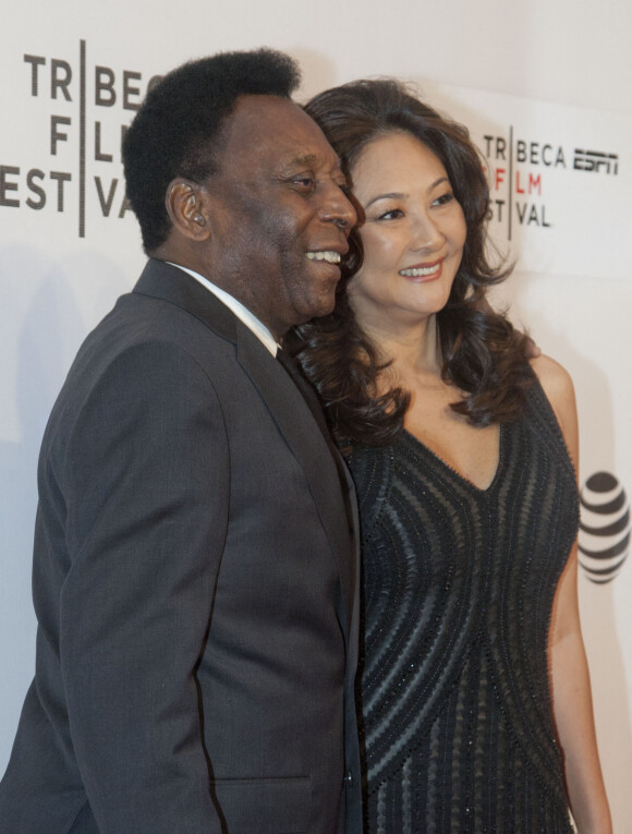 Pelé (Edson Arantes do Nascimento) et sa femme Marcia Aoki assistent à la première du film "Pelé : The birth of a legend" lors du Festival du Film de Tribeca à New York. Le 23 avril 2016 © Prensa Internacional / Zuma Press / Bestimage