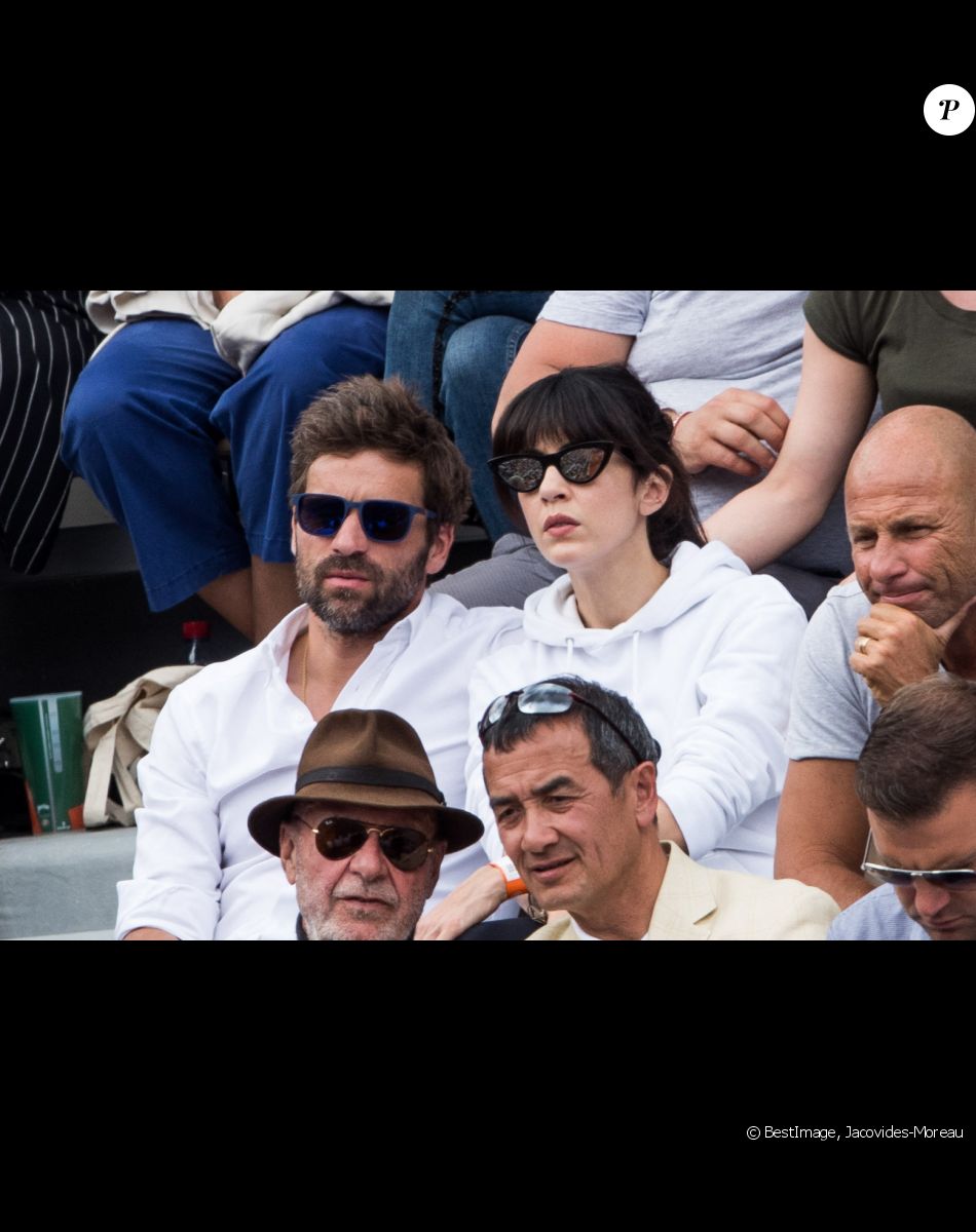 Nolwenn Leroy Et Arnaud Clement Leur Fils Marin Un Bebe Tout Terrain Inseparable De Sa Maman Le Diaporama Purepeople