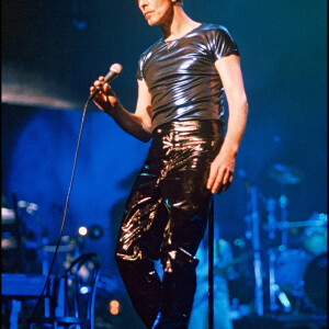 David Bowie sur scène lors d'un concert à Hertford en 1995.