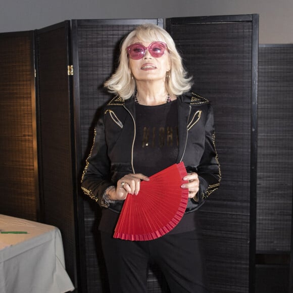 Exclusif - Amanda Lear - Backstage de l'enregistrement de l'émission " Surprise Sur Prise ", présentée par L.Thilleman et D.Jack'sman, qui sera diffusée en prime time le 26 septembre sur France 2, au cours de laquelle certains invités ont pu revoir des séquences de la première version de l'émission dans laquelle ils étaient piégés, quelques années auparavant. Paris le 14 septembre 2020 © Jack Tribeca / Bestimage 