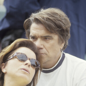 Archives -  En France, à Paris, Bernard Tapie et sa femme Dominique dans les tribunes de Roland Garros en juin 1998.