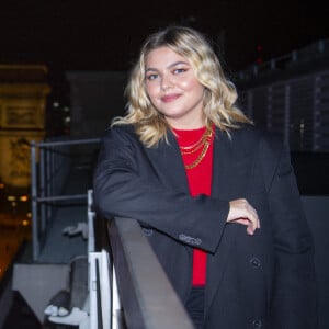 La chanteuse Louane lors de la cérémonie d'illumination des Champs Elysées à Paris le 22 novembre 2020. © JB Autissier / Panoramic / Bestimage