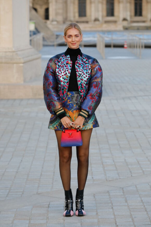 Chiara Ferragni arrive au défilé de mode Louis Vuitton lors de la Fashion Week printemps/été 2022 au Musée du Louvre. Paris, le 5 octobre 2021. © Veeren Ramsamy-Christophe Clovis/Bestimage