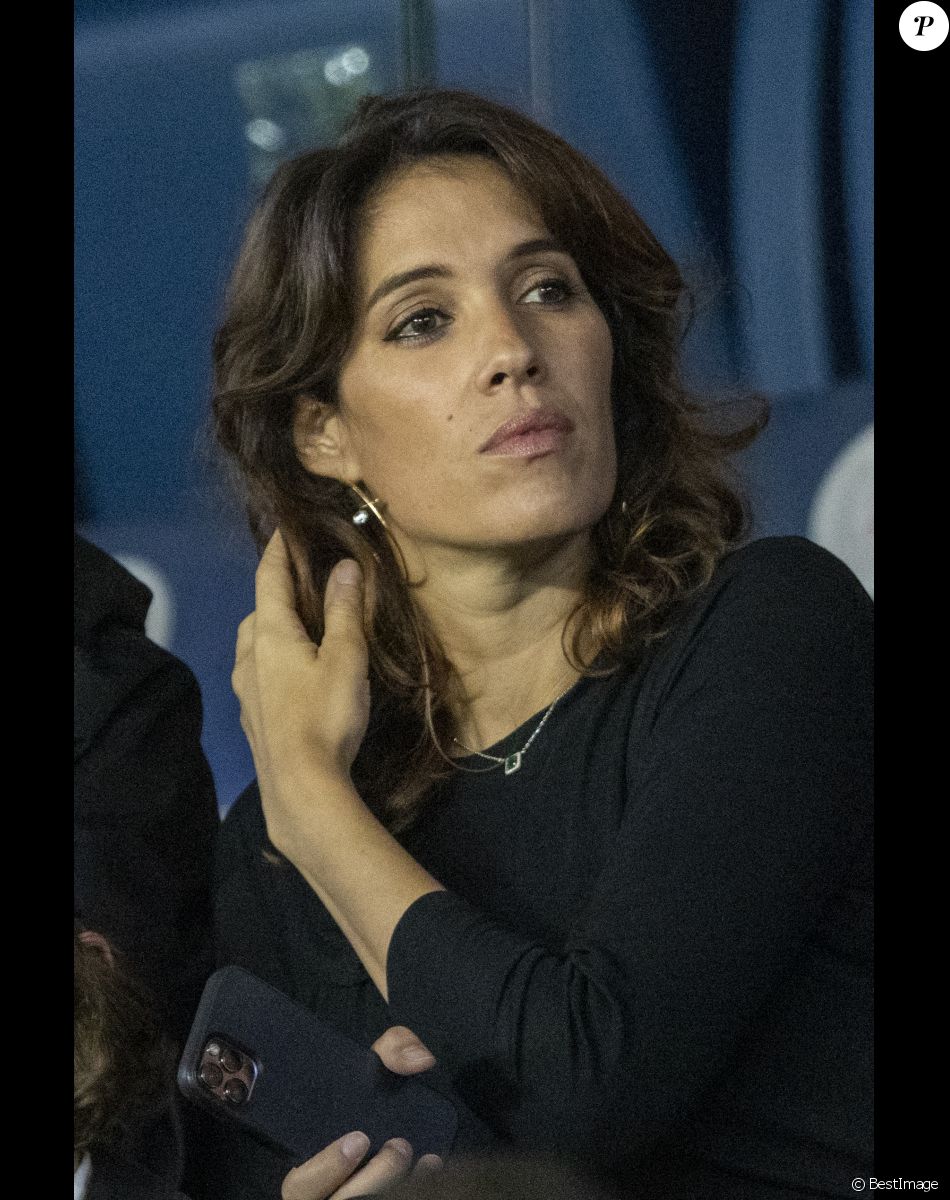 Laurie Cholewa et son mari Greg Levy - People au match de football ligue 1 Uber Eats PSG - Montpellier (2-0) au Parc des Princes à Paris