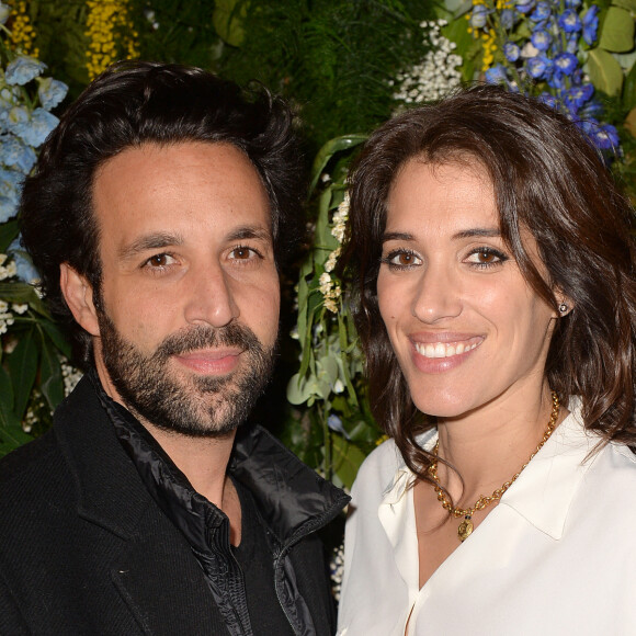 Exclusif - Laurie Cholewa et son mari Greg Levy - Présentation de la liqueur St-Germain à Paris le 23 janvier 2020. La liqueur aux mille fleurs de sureau s’est installé sur le lieu même où ST-GERMAIN puise son inspiration : Saint-Germain-des-Prés. Dans ce lieu presque secret qui a révélé un parcours expérientiel, associé à des découvertes sensorielles et gustatives inédites, les invités se sont laissés porter par cette balade bucolique et ont flâné de la cour intérieure hivernale à l’étage aux accents Art déco. Quant aux prémices de la liqueur ST-GERMAIN, elles sont racontées de différentes manières, autour du bar d’époque avec des dégustations de cocktails tels que le ST-GERMAIN Spritz et lors de différents ateliers ! Liqueur élaborée en France à partir de fleurs de sureau fraîches, ST-GERMAIN a été lancée en 2007, par l’Américain Rob Cooper. Baptisée en hommage à Saint-Germain-des-Prés, le mythique quartier parisien, elle est le fruit de la fascination de ce distillateur pour la France, son histoire et ses spiritueux (une expertise héritée de son grand-père, N.J. Sky Cooper, créateur, en 1987, de la liqueur Chambord). Fidèle à la pureté d’une recette, sans agent conservateur ni arôme artificiel, la liqueur ST-GERMAIN garantit la plus délicate expression de la fleur de sureau aux parfums de fruits exotiques, de pamplemousse et de poire avec une touche d’agrumes. Florale et fruitée, dans sa sublime bouteille iconique, la liqueur ST-GERMAIN a conquis le monde, appréciée pour elle-même, comme pour sa polyvalence. © Veeren/Bestimage  (No Web - pour suisse et Belgique) 