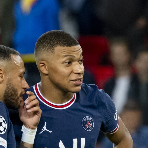 Neymar et Kylian Mbappé - Victoire du PSG (2) face à Manchester City (0) lors de la deuxième journée de la Ligue des champions au Parc des Princes à Paris le 28 septembre 2021. © Cyril Moreau/Bestimage