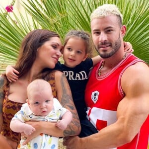 Julia Paredes et Maxime Parisi avec leurs enfants Vittorio et Luna