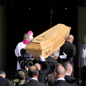 Arrivées aux obsèques de Bernard Tapie en la cathédrale de la Major à Marseille le 8 octobre 2021. © Jacovides / Santini / Bestimage 