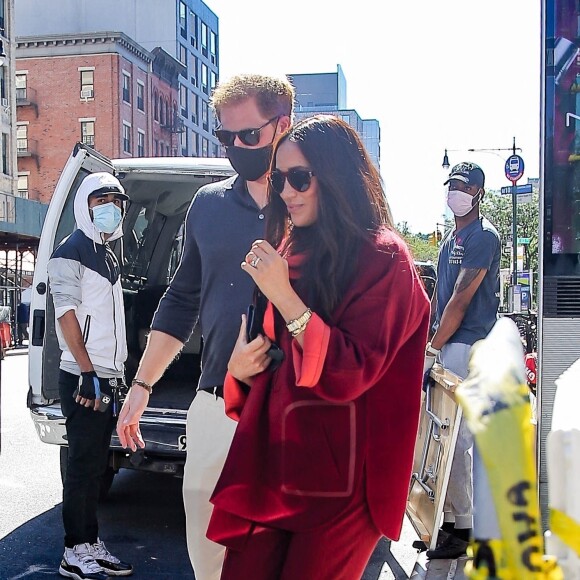 Le prince Harry et Meghan Markle sortent du restaurant Melba's à New York, le 24 septembre 2021.