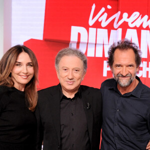 Exclusif - Elsa Zylberstein, Michel Drucker, Stéphane De Groodt et Viktor Vincent - Enregistrement de l'émission "Vivement Dimanche prochain" présentée par M.Drucker et diffusée le 10 octobre sur France 2. Le 26 septembre 2021 © Guillaume Gaffiot / Bestimage