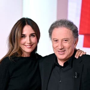 Exclusif - Elsa Zylberstein et Michel Drucker - Enregistrement de l'émission "Vivement Dimanche prochain" présentée par M.Drucker et diffusée le 10 octobre sur France 2. Le 26 septembre 2021 © Guillaume Gaffiot / Bestimage