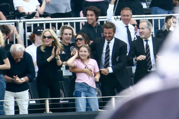 Victoria Beckham, Harper - David Beckham est venu en famille regarder son ancien club de football, les LA Galaxy contre l'Inter Miami (3-2) le 18 avril 2021. Dans la tribune officielle, personne ne porte de masque de protection contre le coronavirus (COVID-19).