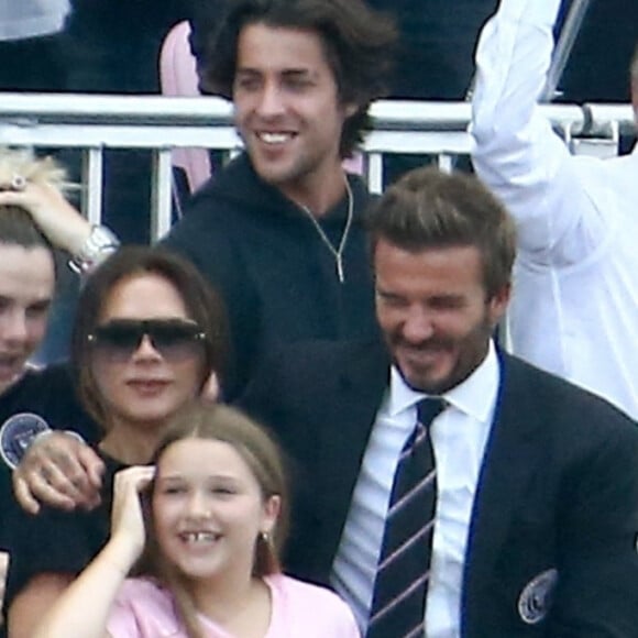 Victoria Beckham, Harper - David Beckham est venu en famille regarder son ancien club de football, les LA Galaxy contre l'Inter Miami (3-2) le 18 avril 2021. Dans la tribune officielle, personne ne porte de masque de protection contre le coronavirus (COVID-19).