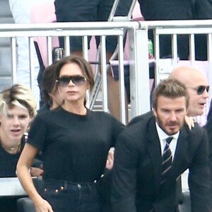 Victoria Beckham - David Beckham est venu en famille regarder son ancien club de football, les LA Galaxy contre l'Inter Miami (3-2) le 18 avril 2021. Dans la tribune officielle, personne ne porte de masque de protection contre le coronavirus (COVID-19).