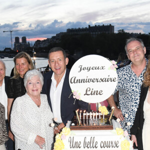 Laure Irrmann, Jérôme Seydoux, sa femme Sophie Seydoux, Line Renaud, Dany Boon, Christian Carion et Laurence Arné - Soirée de fin de tournage du film "Une belle course" et anniversaire surprise de Line Renaud (93 ans) sur la péniche Excellence à Paris, France, le 3 juillet 2021. © Coadic Guirec/Bestimage