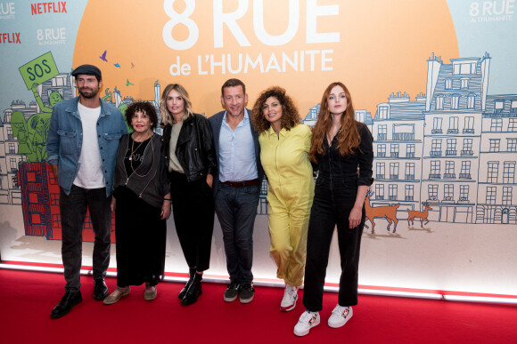 Tom Leeb, Liliane Rovere, Laurence Arne, Dany Boon, Nawell Madani et Alison Wheeler présentent le film "8 rue de l'Humanité" (Netflix) à Vitry-en-Artois, le 24 septembre 2021. 